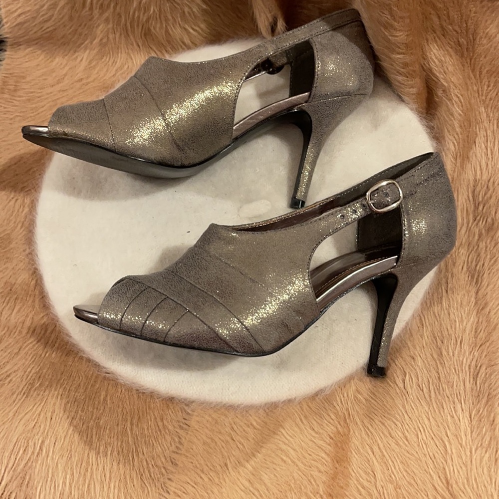 Coach & Four | Metallic Pewter Heels